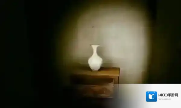 深入后室观看录像带打破玻璃墙